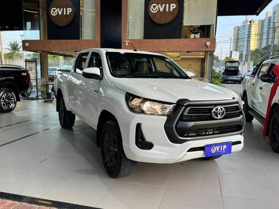 TOYOTA HILUX 2.8 D-4D TURBO DIESEL CD POWER PACK 4X4 MANUAL TOYOTA HILUX 2.8 D-4D TURBO DIESEL CD POWER PACK 4X4 MANUAL